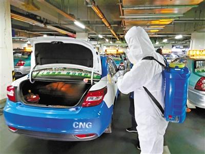 免費(fèi)接送一線抗“疫”人員 蘭州奔馬雷鋒車隊(duì)，你們真棒！