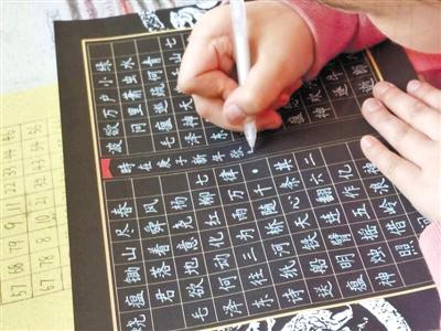 驚艷！9歲小女娃手寫“印刷體”字帖