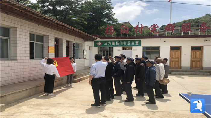 6月29日，天水市武山縣紀(jì)委監(jiān)委組織黨員干部在馬力鎮(zhèn)楊溝村重溫入黨誓詞。_副本.jpg
