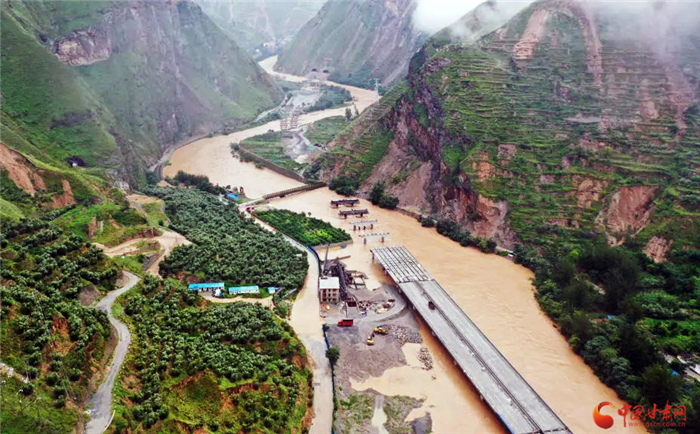 甘肅3地遭遇持續(xù)強(qiáng)降雨 “藏青藍(lán)”奮戰(zhàn)一線(xiàn)防汛搶險(xiǎn)（組圖）