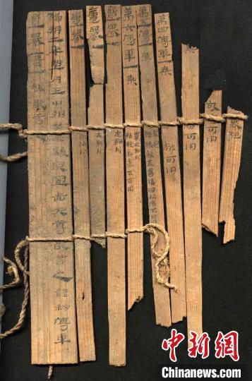圖為藏于敦煌博物館內(nèi)的漢代簡(jiǎn)牘。敦煌市委宣傳部供圖