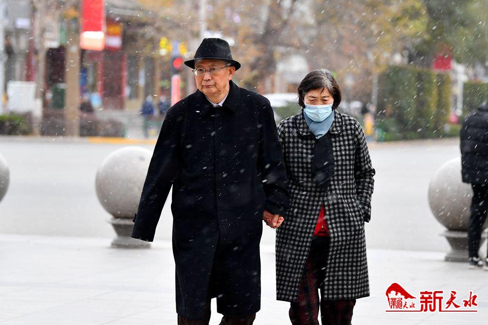 初雪來了！一起在天水街頭，共赴“白頭”！