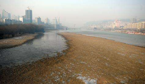 市民：黃河水位大降會(huì)不會(huì)影響供水？ 水務(wù)部門(mén)：枯水期流量偏小屬于正?，F(xiàn)象