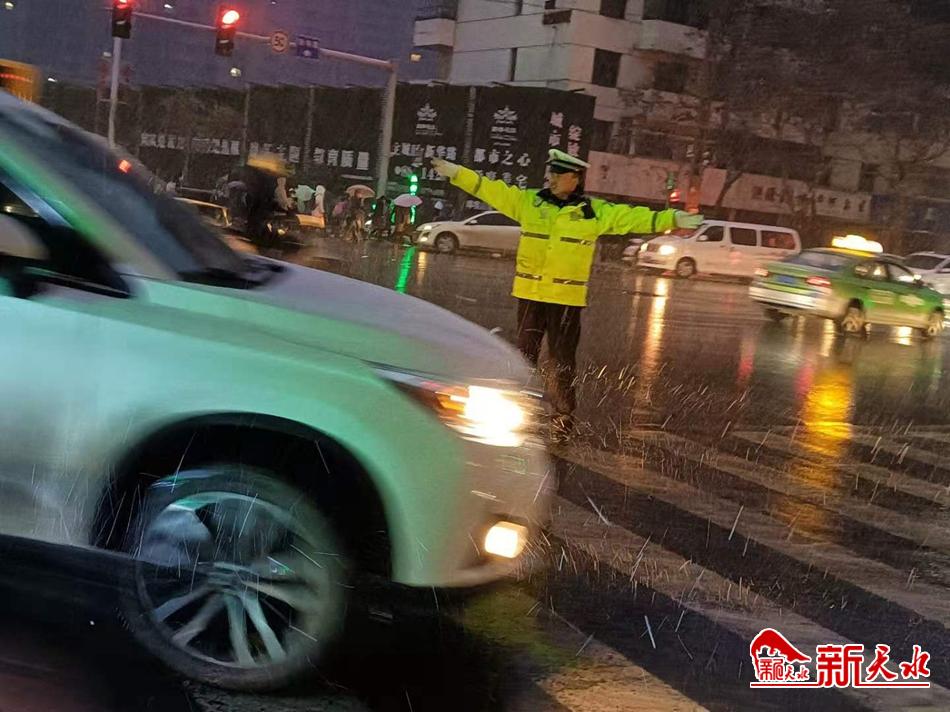 風(fēng)雪襲來，天水最美“警色”在路上！