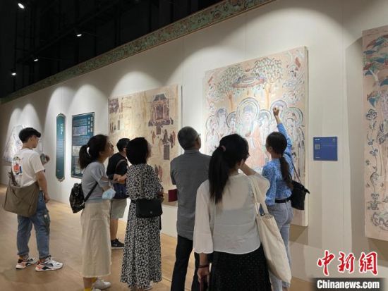 圖為展覽現(xiàn)場?！〗瓧顭?攝