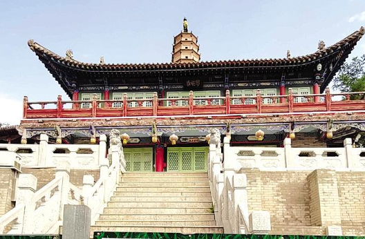 白塔寺閉門謝客，何時(shí)開放？管理處：白塔基礎(chǔ)出現(xiàn)病害圍擋施工，預(yù)計(jì)年底前完工