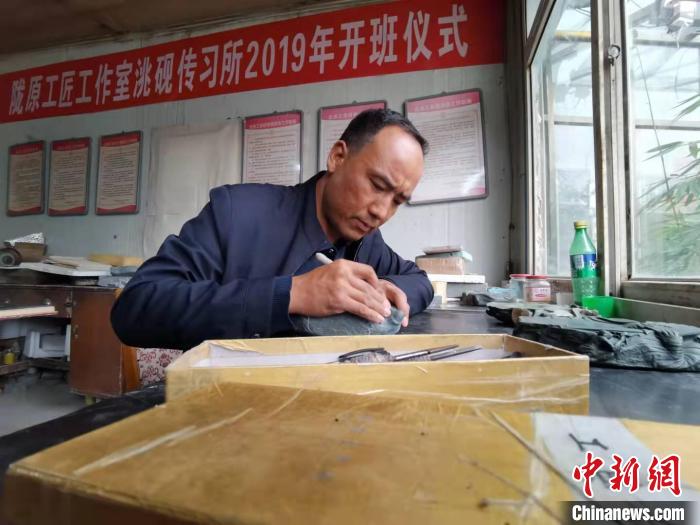 甘肅卓尼洮硯融合文化提升內涵：不只一硯一銘，還要一盒一拓