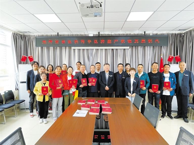 蘭州廣武門街道光輝村社區(qū) 91戶居民終于拿到了房產(chǎn)證！