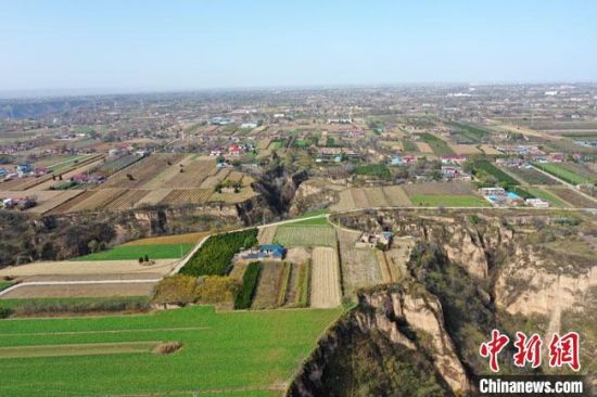 圖為位于甘肅省慶陽(yáng)市西峰區(qū)境內(nèi)的南佐遺址地貌。(資料圖) 甘肅省文物局供圖