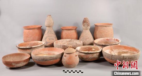 圖為圪垯川遺址出土的器物組合。(資料圖) 甘肅省文物局供圖