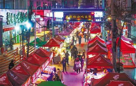 蘭州市城關(guān)區(qū)正寧路小吃夜市、南關(guān)民族風(fēng)味一條街恢復(fù)營(yíng)業(yè)