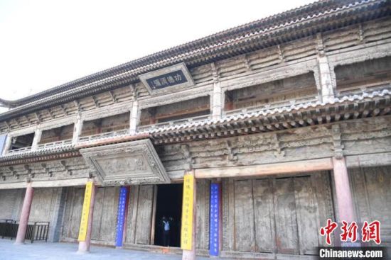 圖為張掖大佛寺建筑外圍?！钇G敏 攝