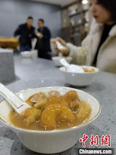 圖為酒泉美食“糊鍋”。　殷春永 攝