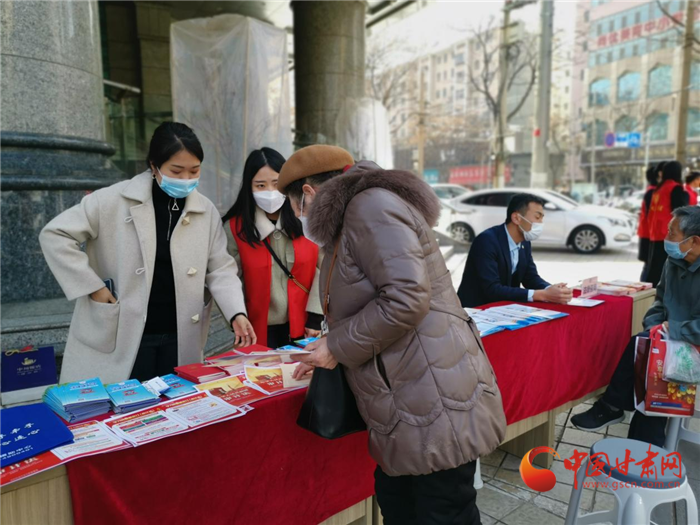 蘭州市張家園社區(qū)：志愿服務(wù)學(xué)雷鋒 普法教育進社區(qū)