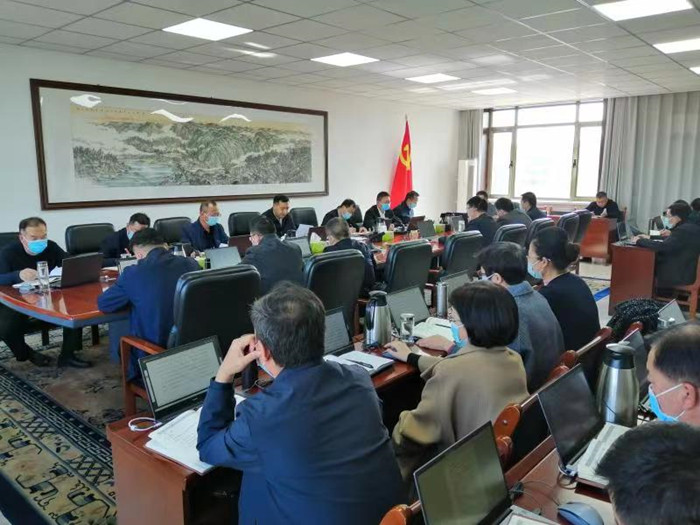 10月17日，金昌市紀(jì)委召開(kāi)常委會(huì)（擴(kuò)大）會(huì)議，專題學(xué)習(xí)交流習(xí)近平總書記代表第十九屆中央委員會(huì)向黨的二十大所作的報(bào)告，研究學(xué)習(xí)宣傳貫徹落實(shí)工作。.jpg