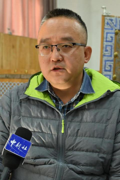 謝焱，甘肅省文物考古研究所副研究館員、考古研究二部主任、田野考古項目負責人。主持參與了張家川馬家塬戰(zhàn)國西戎墓地、臨潭磨溝齊家文化墓地等20多項考古調(diào)查、發(fā)掘工作，曾獲得中國國家文物局田野考古二、三等獎，“十二五”文物保護科學和技術(shù)創(chuàng)新二等獎等榮譽。