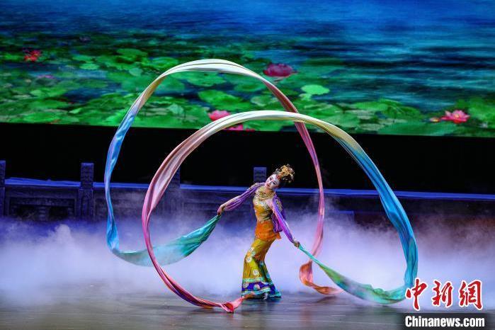 圖為經(jīng)典舞劇《絲路花雨》演出現(xiàn)場(chǎng)。(資料圖) 　甘肅演藝集團(tuán)供圖
