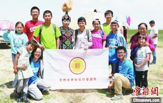 圖為蘭州大學(xué)文化行者團隊走進民族社區(qū)。(資料圖)蘭州大學(xué)供圖