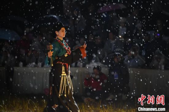 圖為2024年8月6日晚大賽現(xiàn)場(chǎng)模特進(jìn)行比賽。李亞龍 攝