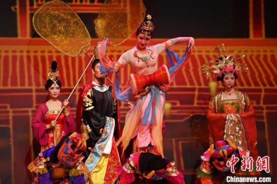2023年第六屆敦煌文博會(huì)期間，系列演藝上演。(資料圖)李亞龍 攝
