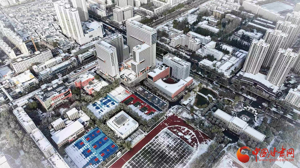 在甘肅，遇見一場高校的初雪