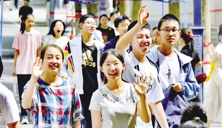 中考試卷聚焦學科育人與素養(yǎng)考查