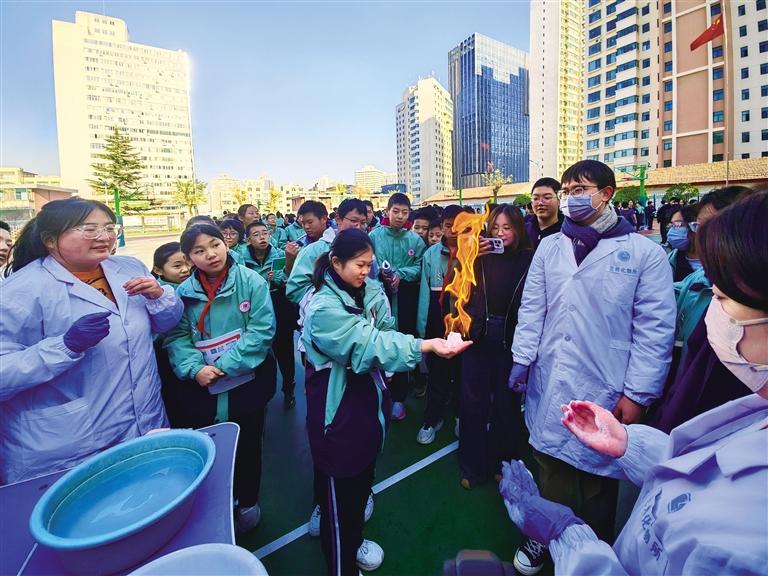 中國科學(xué)院科普活動走進(jìn)蘭州第八中學(xué)