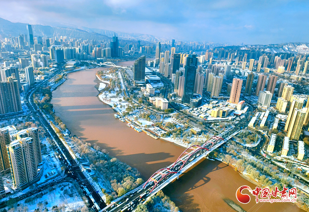 隴拍客丨蘭州迎今冬初雪 黃河兩岸披銀裝